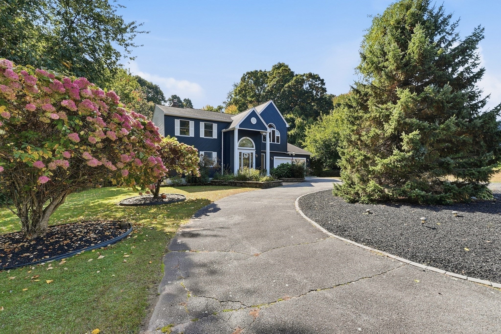 Photo of 252 Elizabeth Dr, Ludlow, MA