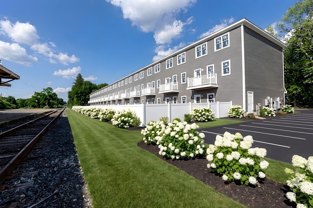 44 Dean St. 215