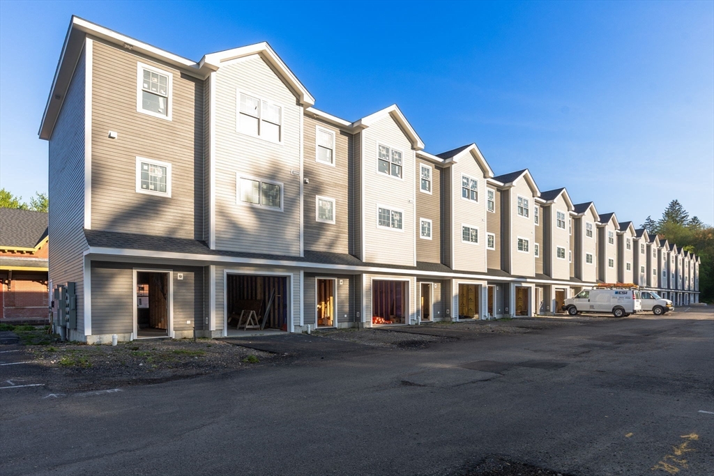 44 Dean St. 215