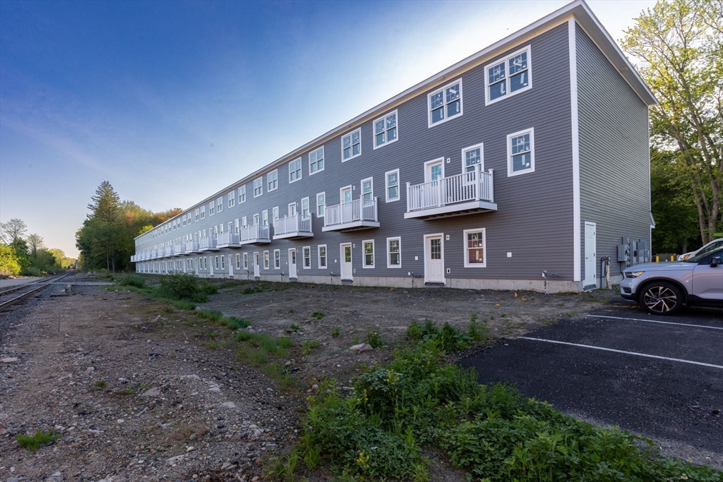 44 Dean St. 215