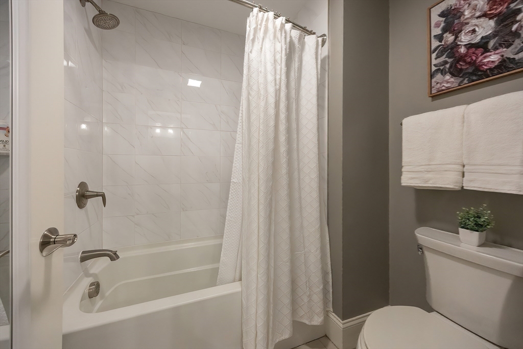 Franklin, Massachusetts 02038, United States, 3 Bedrooms Bedrooms, ,4 BathroomsBathrooms,Residential,Active,203204