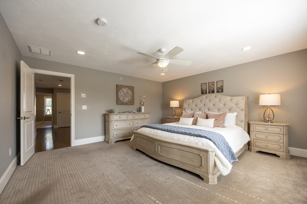 Franklin, Massachusetts 02038, United States, 3 Bedrooms Bedrooms, ,4 BathroomsBathrooms,Residential,Active,203204