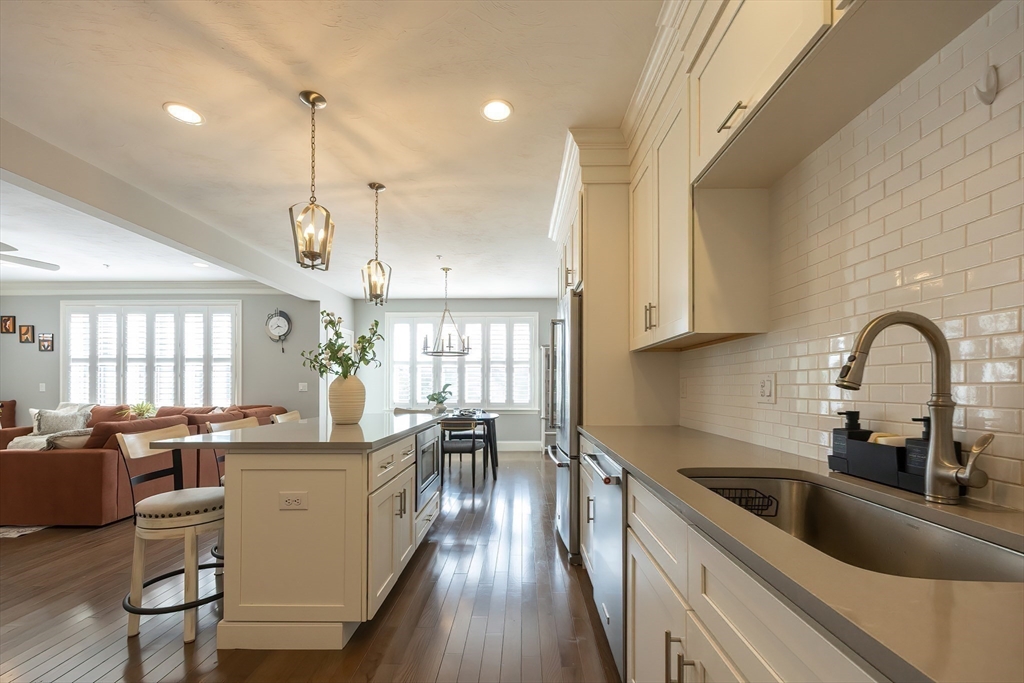 Franklin, Massachusetts 02038, United States, 3 Bedrooms Bedrooms, ,4 BathroomsBathrooms,Residential,Active,203204