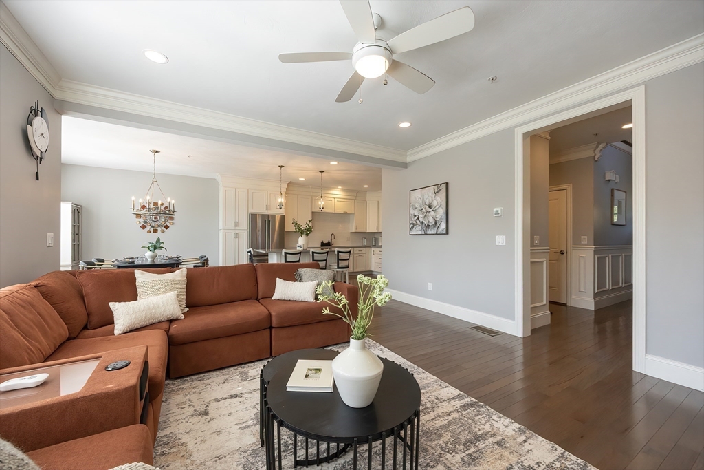 Franklin, Massachusetts 02038, United States, 3 Bedrooms Bedrooms, ,4 BathroomsBathrooms,Residential,Active,203204