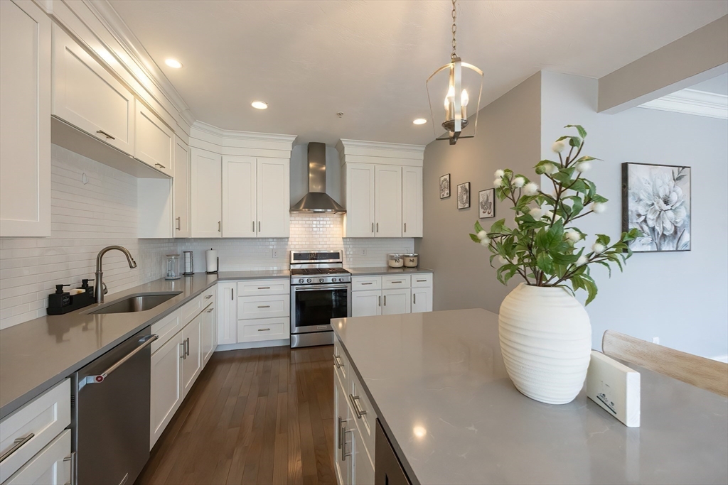 Franklin, Massachusetts 02038, United States, 3 Bedrooms Bedrooms, ,4 BathroomsBathrooms,Residential,Active,203204