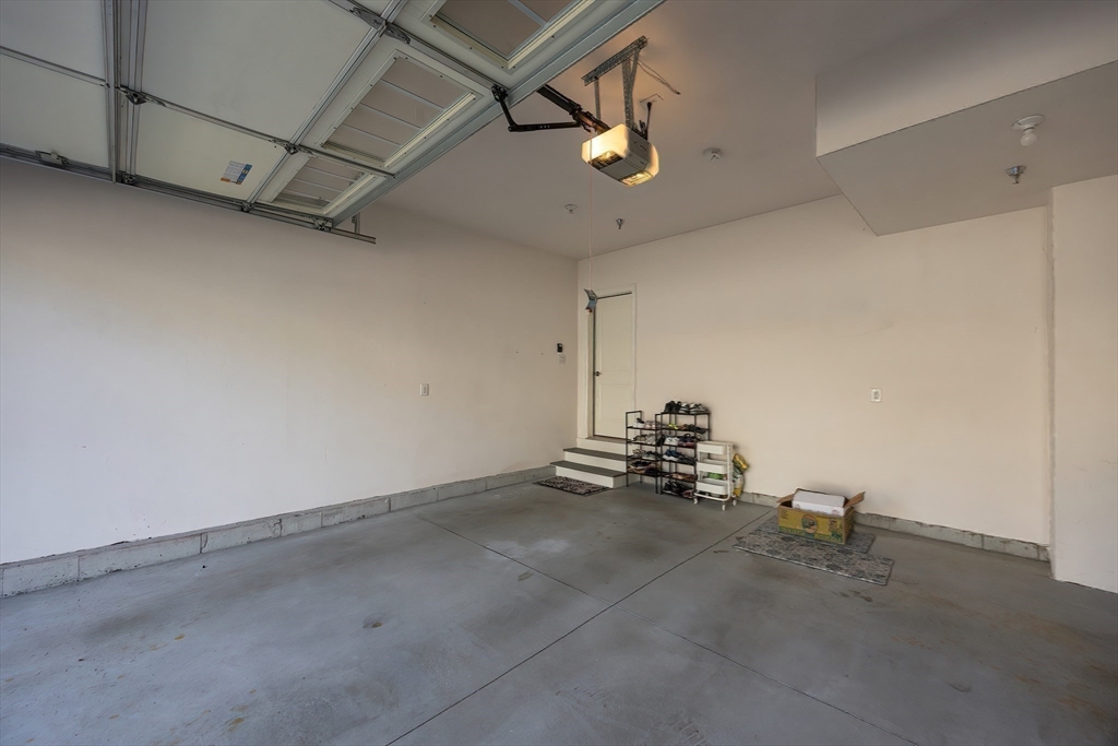 Franklin, Massachusetts 02038, United States, 3 Bedrooms Bedrooms, ,4 BathroomsBathrooms,Residential,Active,203204