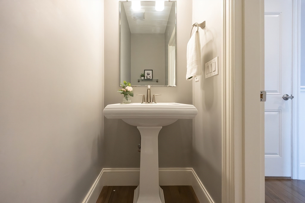 Franklin, Massachusetts 02038, United States, 3 Bedrooms Bedrooms, ,4 BathroomsBathrooms,Residential,Active,203204