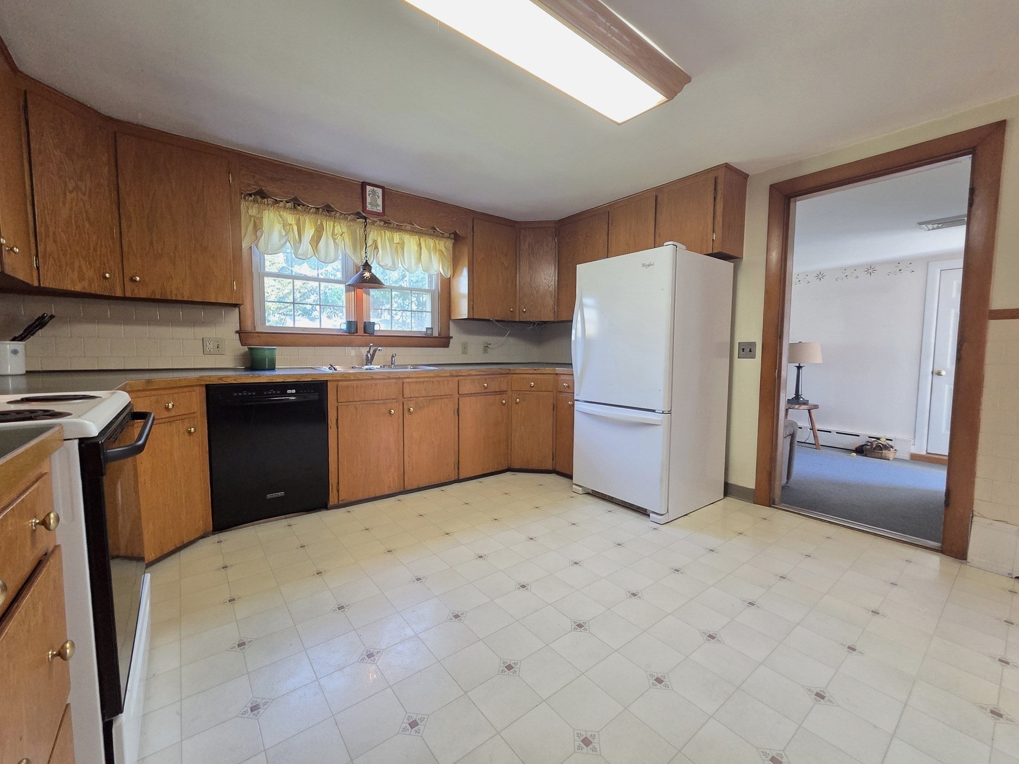 40 Brodeur Ave, Webster, MA, 40 Brodeur Ave, Webster, MA Photo #6