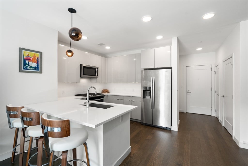 65 Lewis St 216