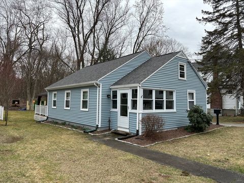 Photo of 20 Pinevale Ave, Reading, MA 01867 (MLS # 73520729)