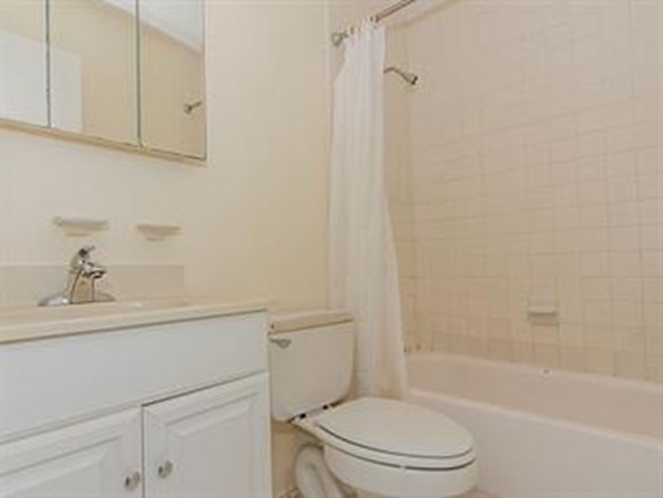 44 Washington St. 913