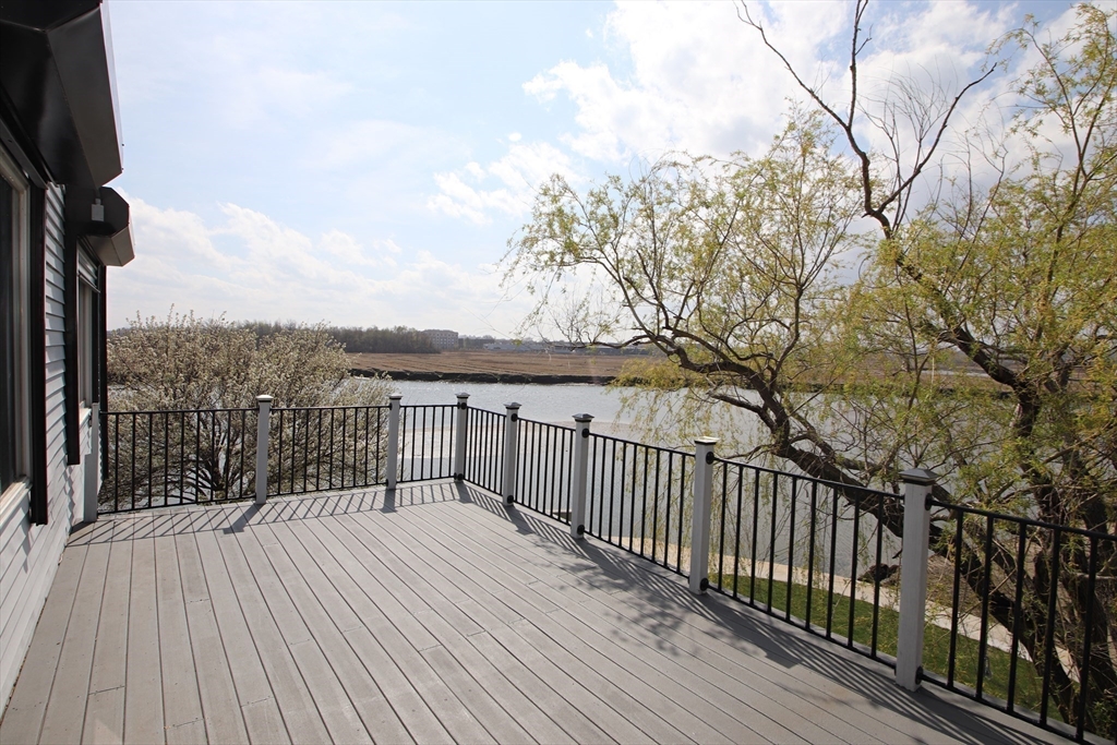 Revere, Massachusetts 02151, United States, ,2 BathroomsBathrooms,Commercial,Active,115839