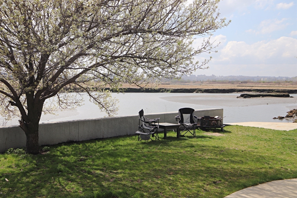 Revere, Massachusetts 02151, United States, ,2 BathroomsBathrooms,Commercial,Active,115839