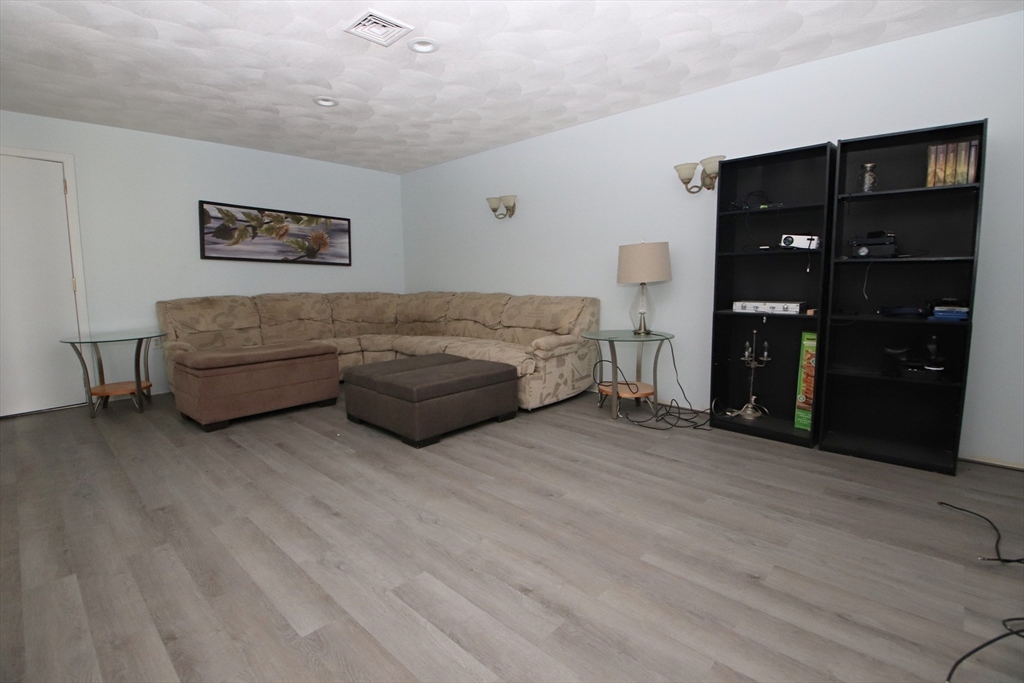 Revere, Massachusetts 02151, United States, ,2 BathroomsBathrooms,Commercial,Active,115839