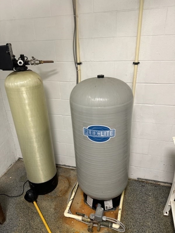 Revere, Massachusetts 02151, United States, ,2 BathroomsBathrooms,Commercial,Active,115839