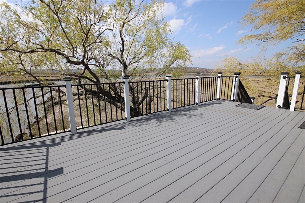 Revere, Massachusetts 02151, United States, ,2 BathroomsBathrooms,Commercial,Active,115839