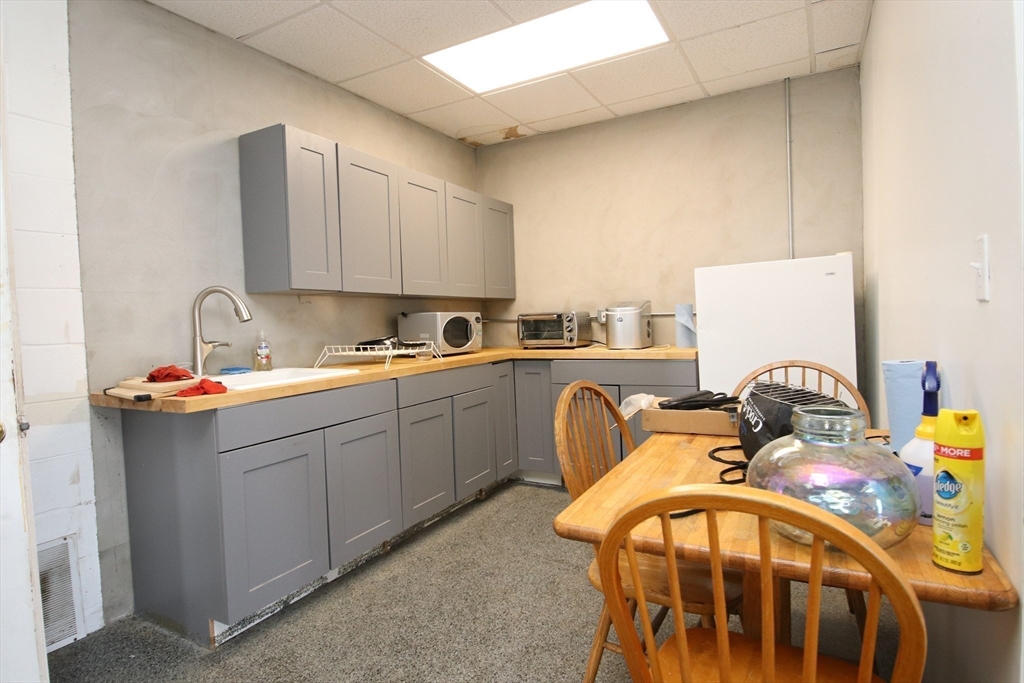 Revere, Massachusetts 02151, United States, ,2 BathroomsBathrooms,Commercial,Active,115839