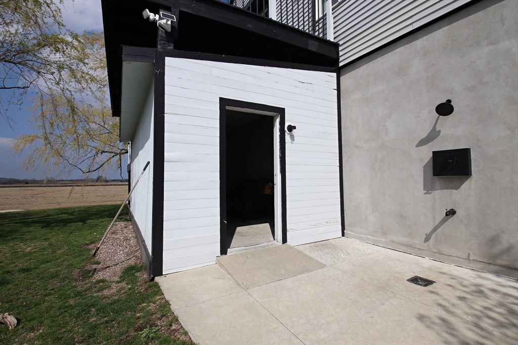 Revere, Massachusetts 02151, United States, ,2 BathroomsBathrooms,Commercial,Active,115839