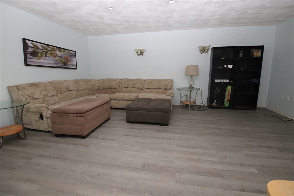 Revere, Massachusetts 02151, United States, ,2 BathroomsBathrooms,Commercial,Active,115839