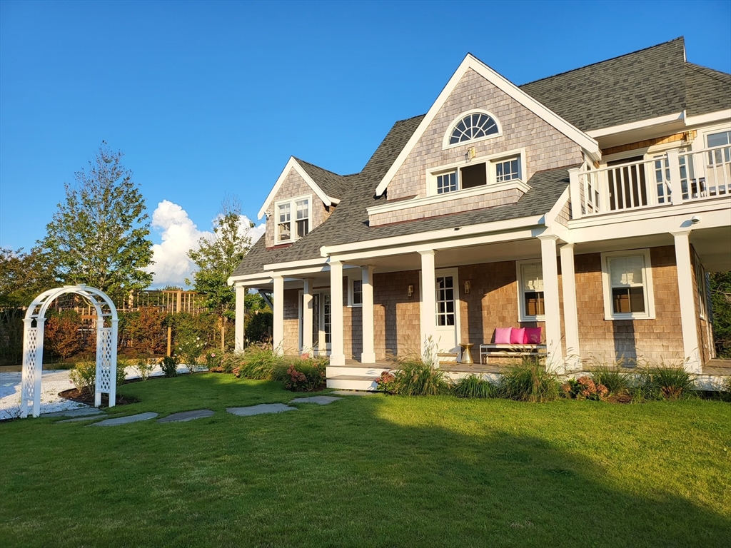 63 Monomoy Rd _