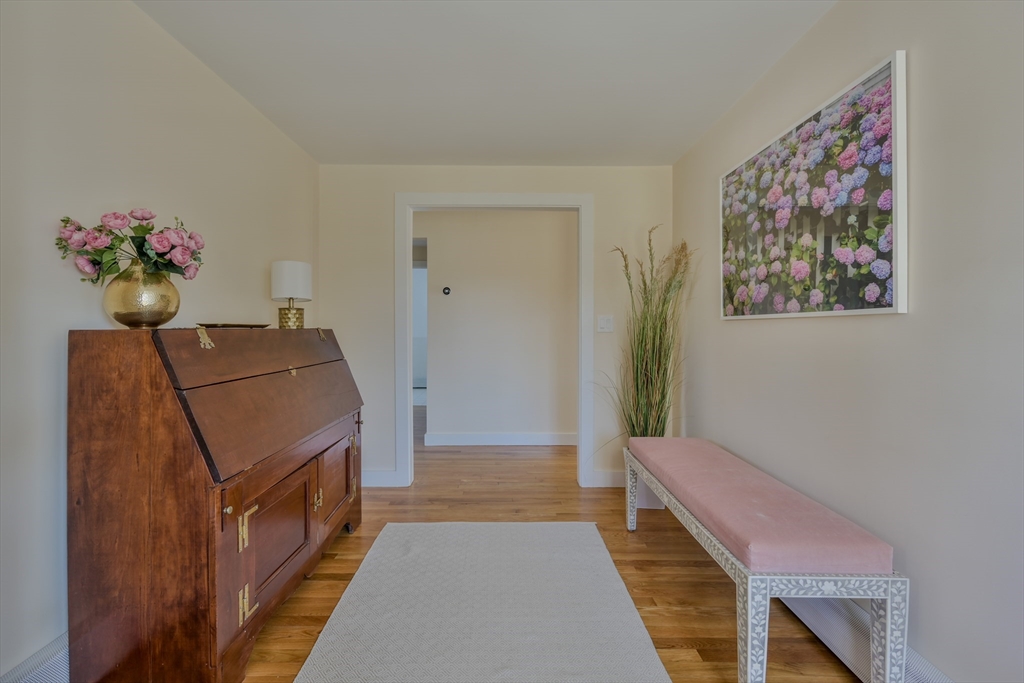 63 Monomoy Rd _