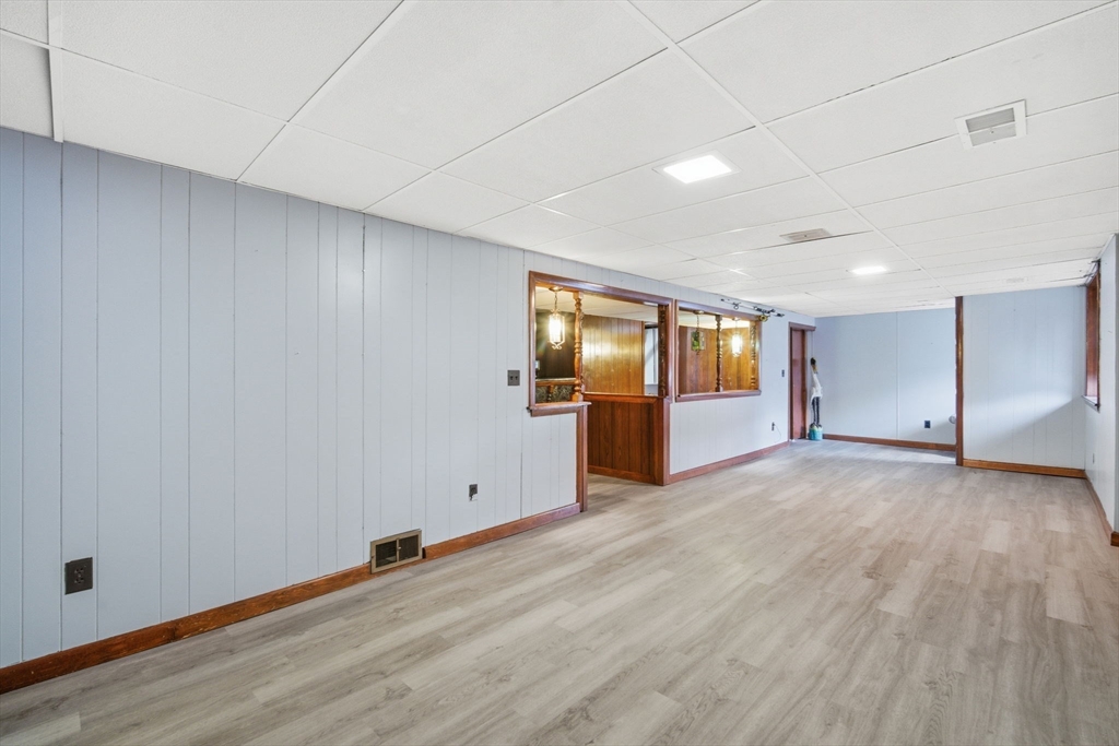 Chicopee, Massachusetts 01020, United States, 3 Bedrooms Bedrooms, ,2 BathroomsBathrooms,Residential,Active,242972