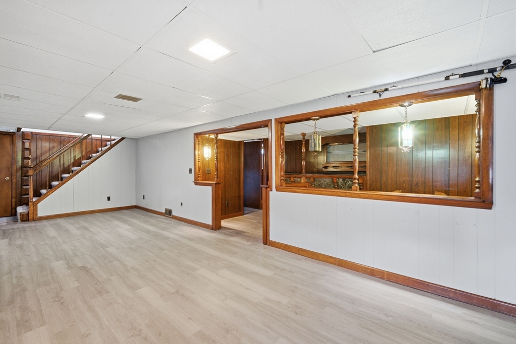 Chicopee, Massachusetts 01020, United States, 3 Bedrooms Bedrooms, ,2 BathroomsBathrooms,Residential,Active,242972