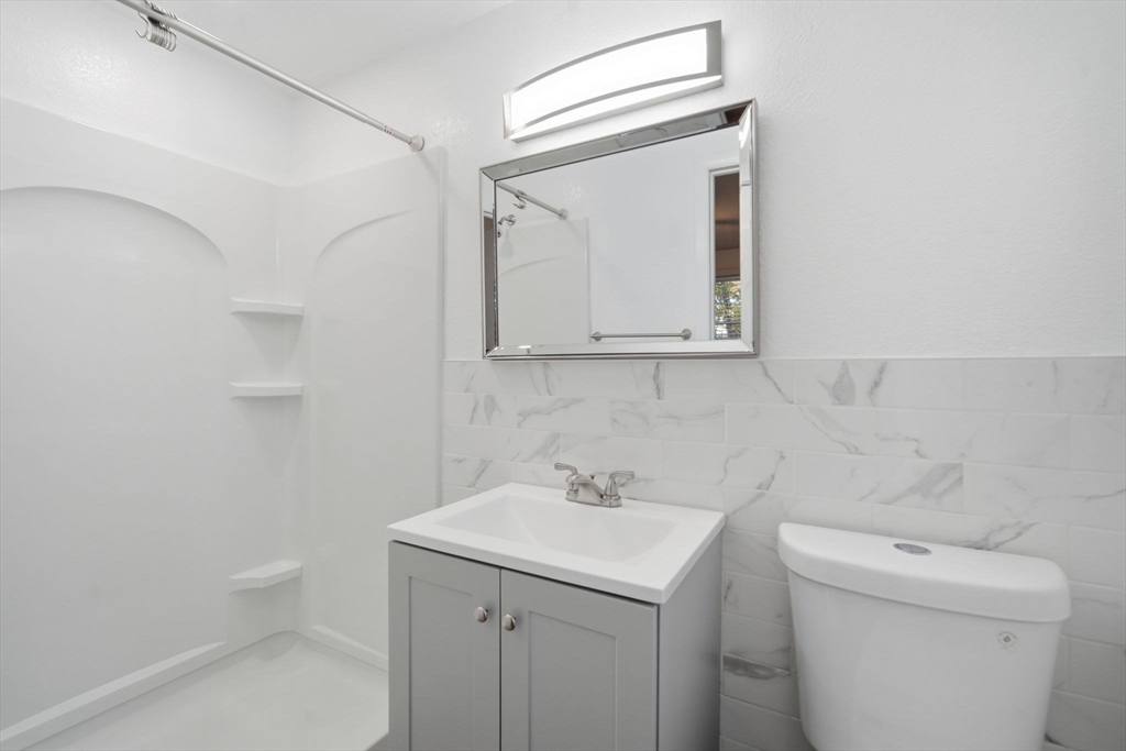 Chicopee, Massachusetts 01020, United States, 3 Bedrooms Bedrooms, ,2 BathroomsBathrooms,Residential,Active,242972