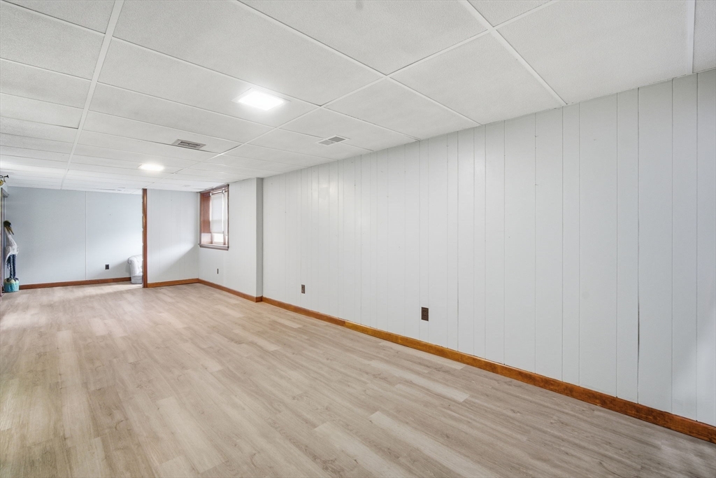 Chicopee, Massachusetts 01020, United States, 3 Bedrooms Bedrooms, ,2 BathroomsBathrooms,Residential,Active,242972