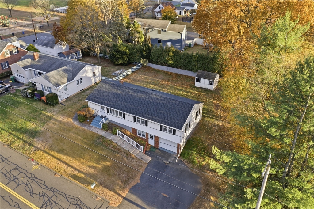 Chicopee, Massachusetts 01020, United States, 3 Bedrooms Bedrooms, ,2 BathroomsBathrooms,Residential,Active,242972