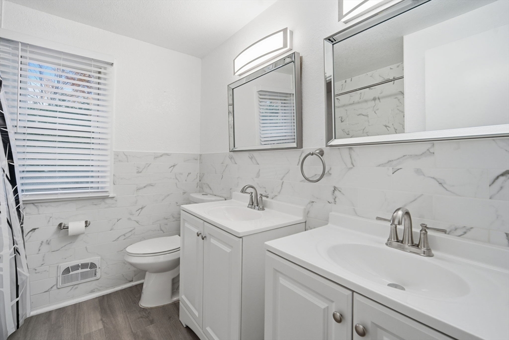 Chicopee, Massachusetts 01020, United States, 3 Bedrooms Bedrooms, ,2 BathroomsBathrooms,Residential,Active,242972