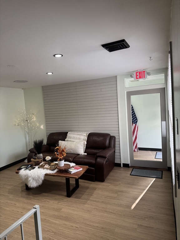 946-948 American Legion Hwy