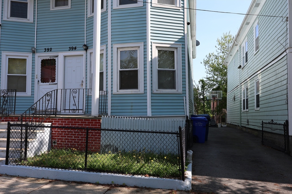 392-394 Shaw St