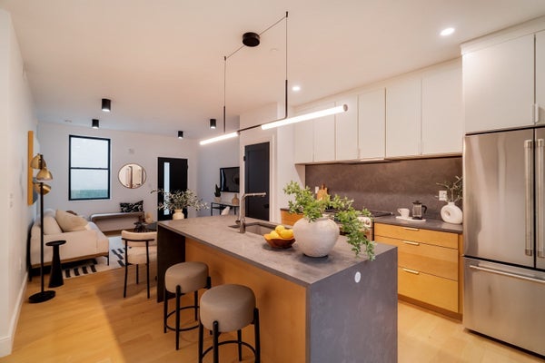 182 TREMONT ST APT 2, SOMERVILLE, MA 02143 - Image 11f6aaabd26cfc7134a8a0bb2f79a22a/4225472644