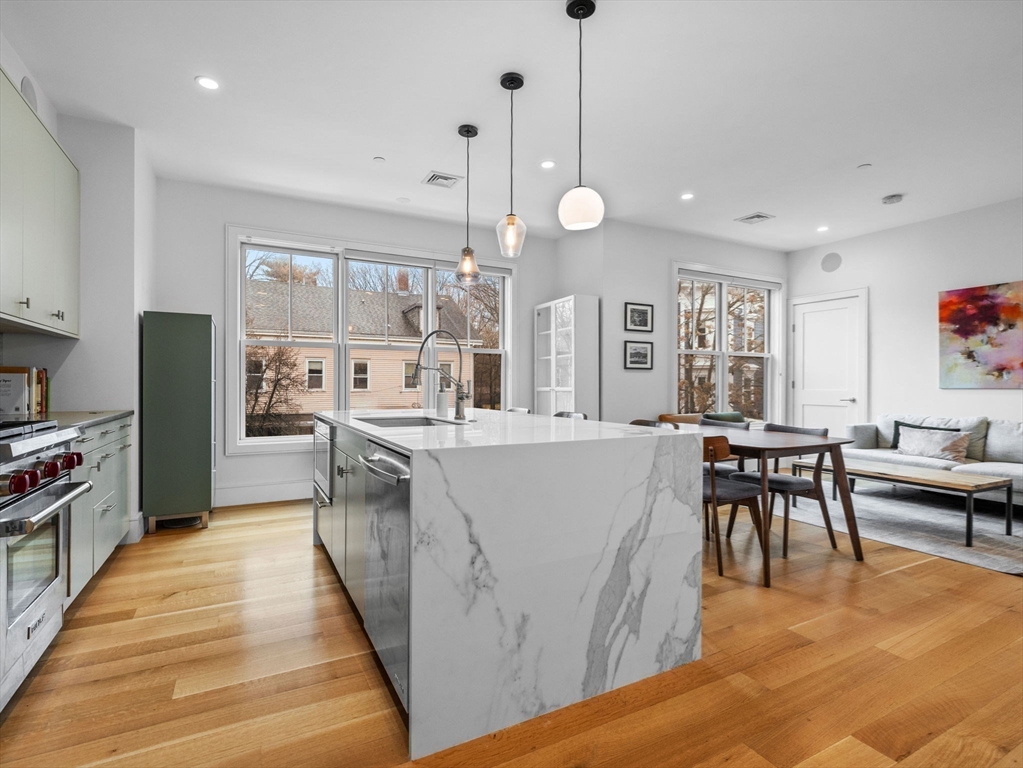 65 Green Street 203
