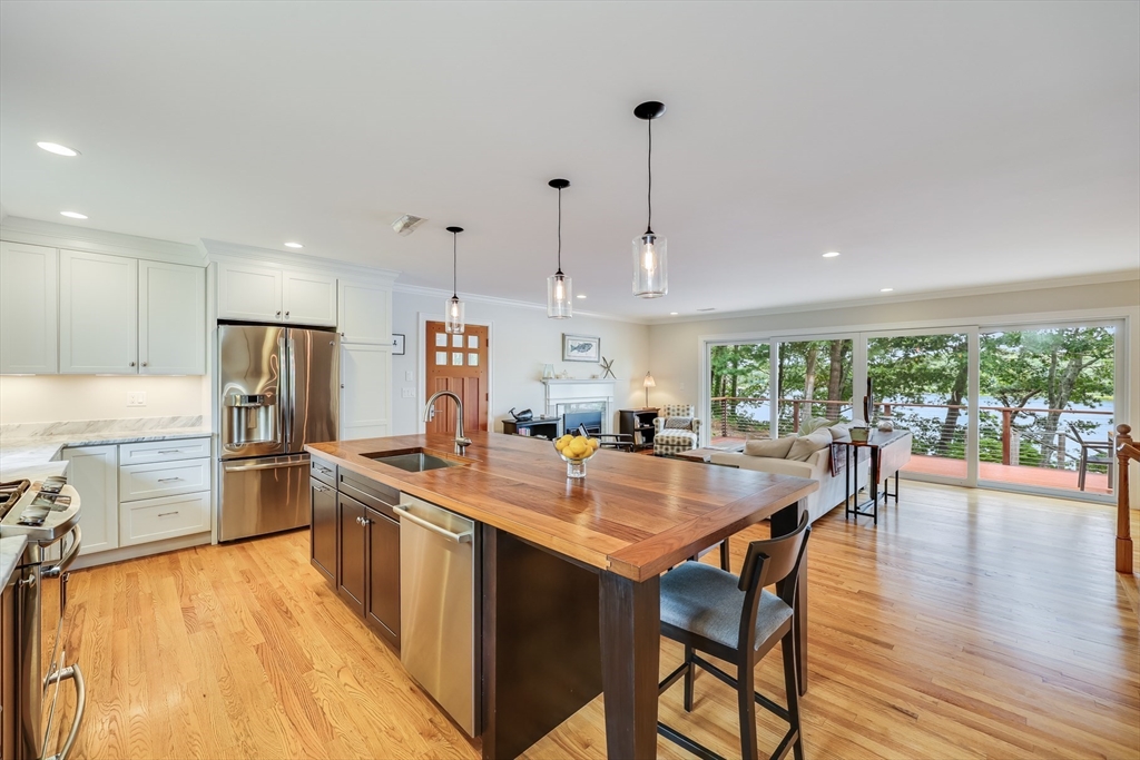 24 Bay Rd