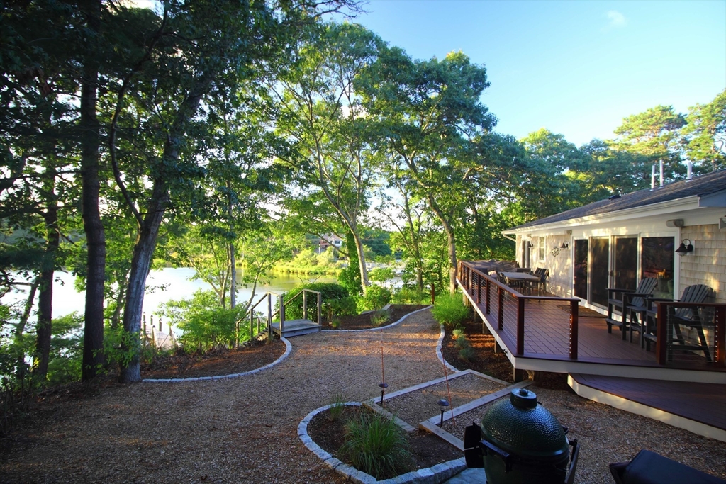 24 Bay Rd