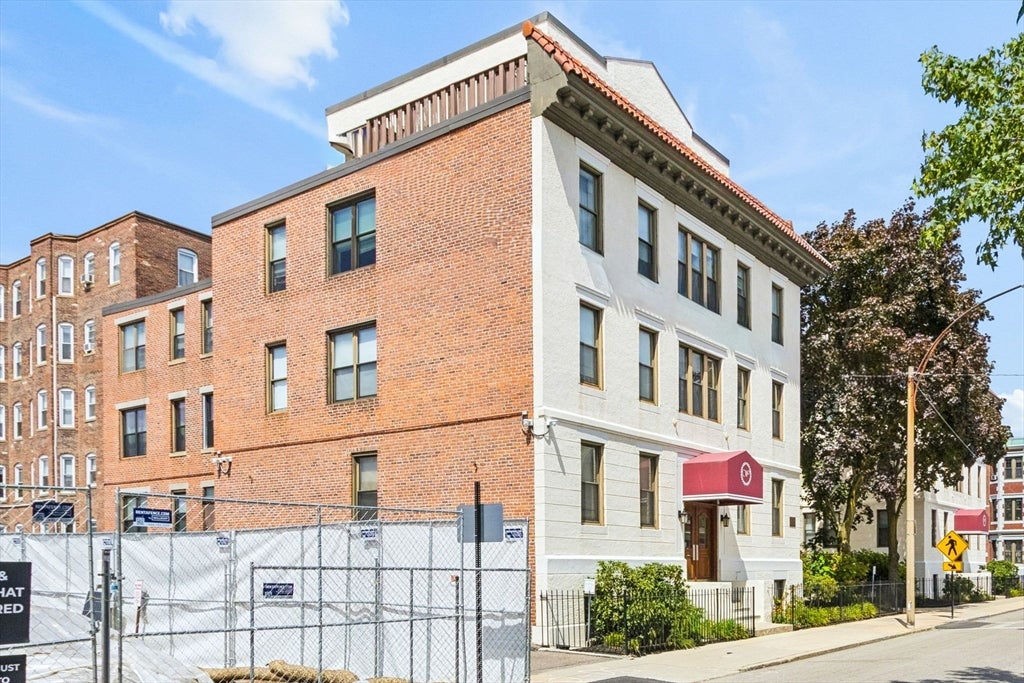 33 Brainerd Rd 109