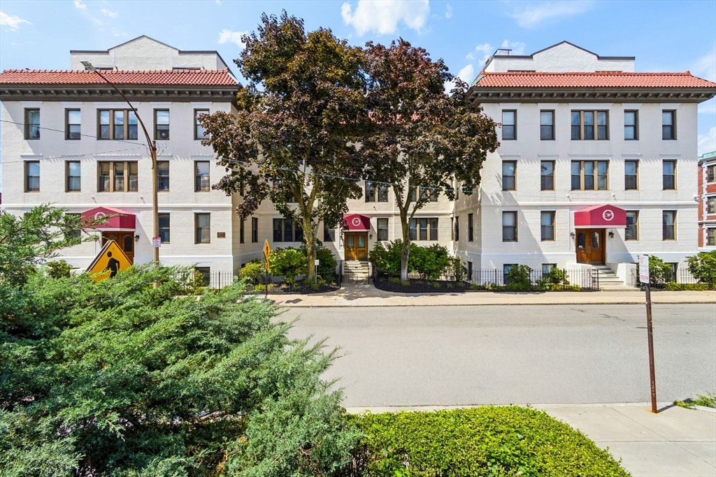 33 Brainerd Rd 109