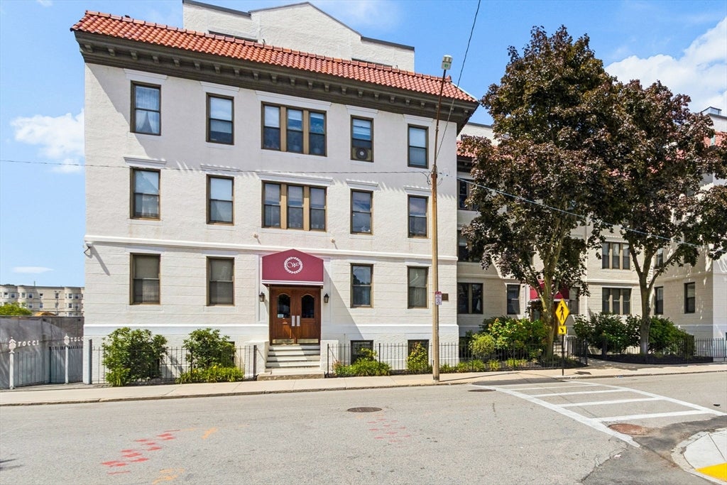 33 Brainerd Rd 109