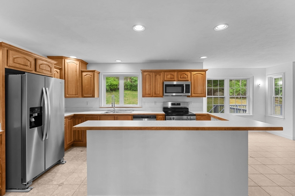 35 Fort Pond Hill Rd