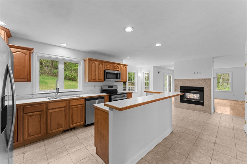 35 Fort Pond Hill Rd