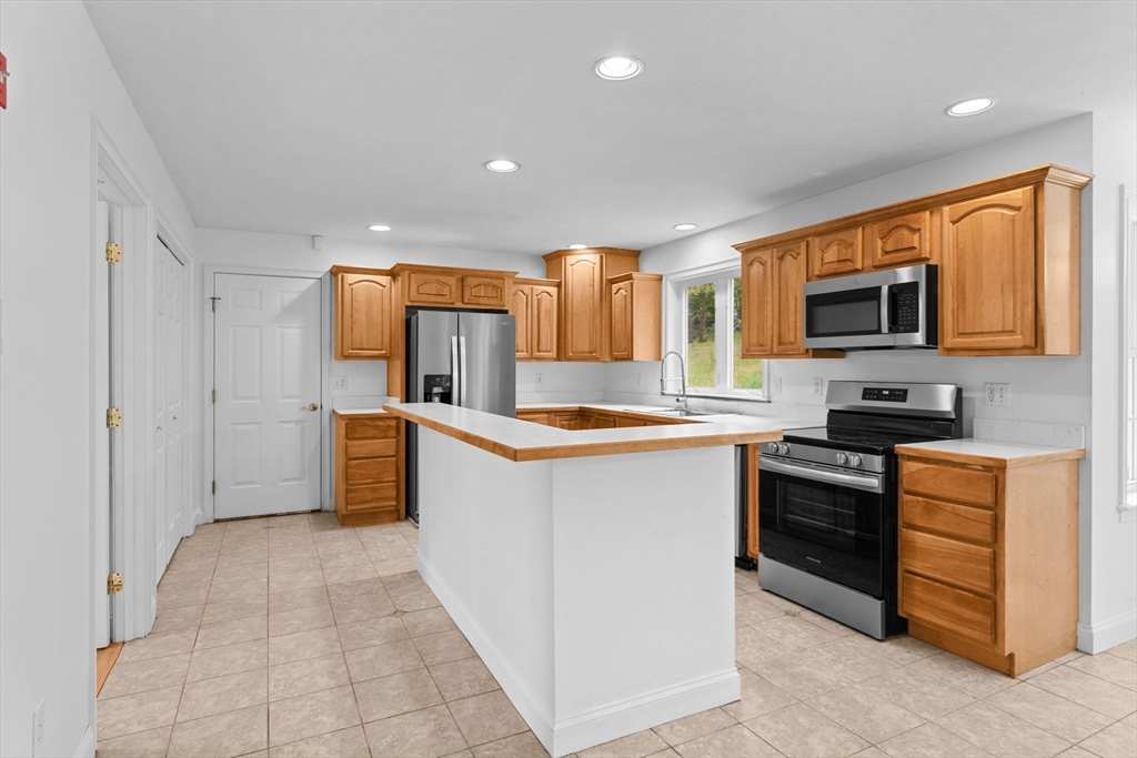 35 Fort Pond Hill Rd