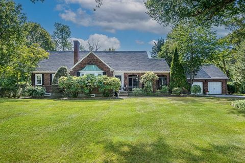 Photo of 617 Salisbury St, Worcester, MA 01609 (MLS # 73440879)