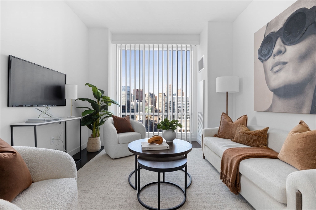 150 Seaport Blvd 12B