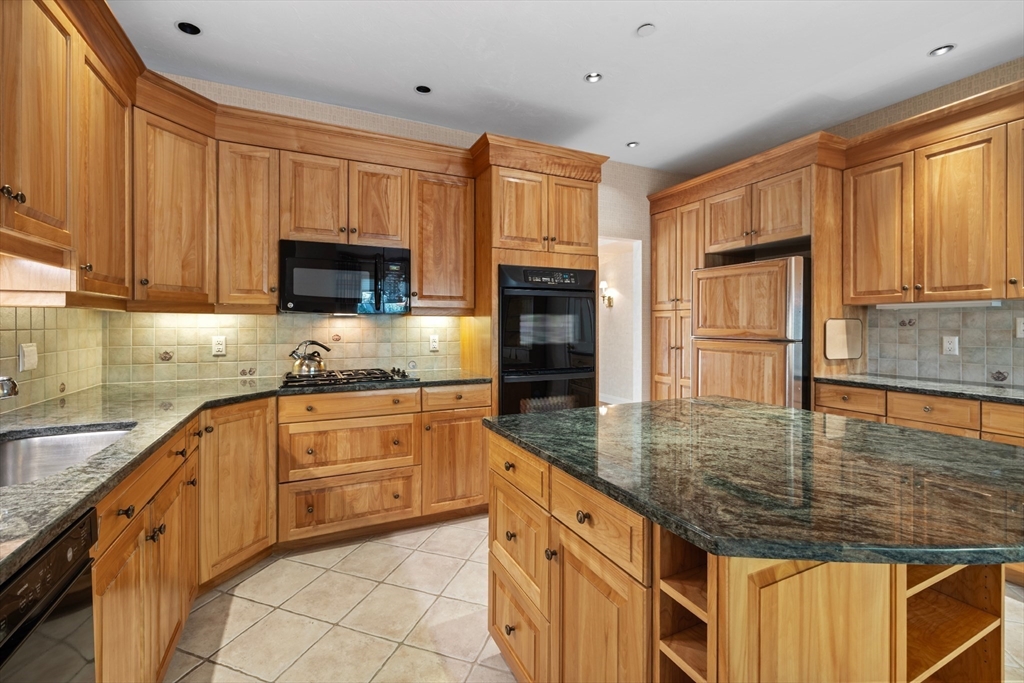 1004 Wisteria Way 1004