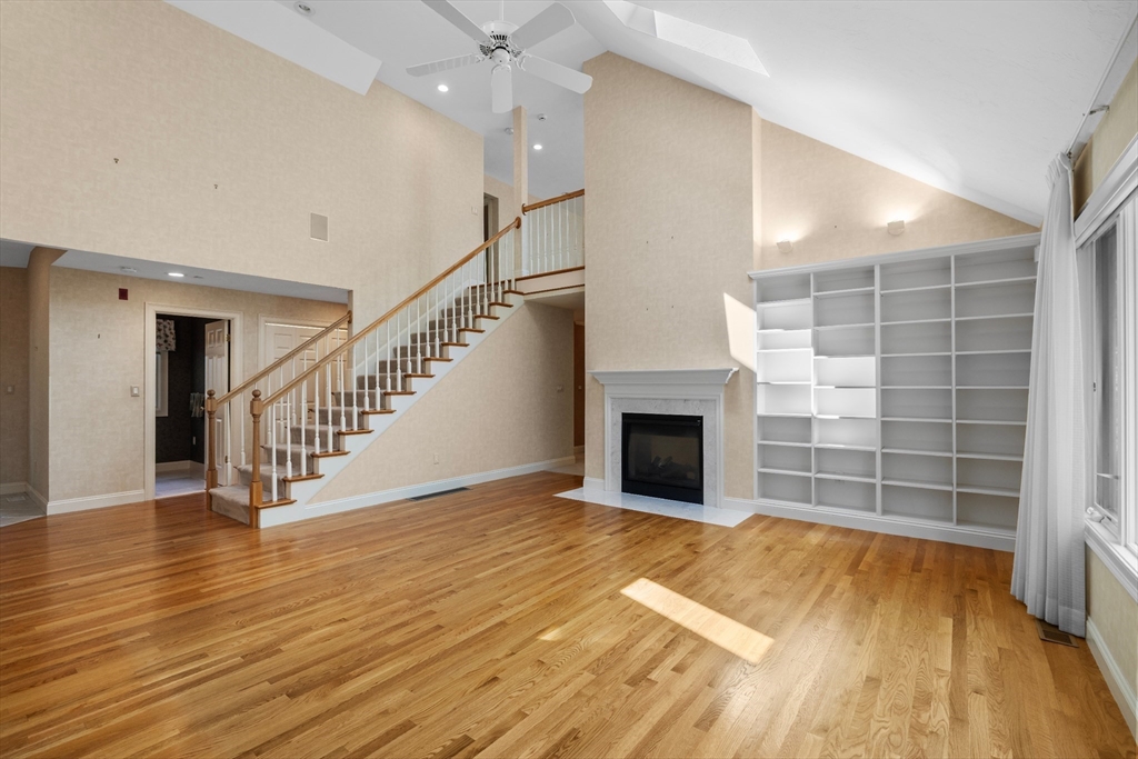1004 Wisteria Way 1004