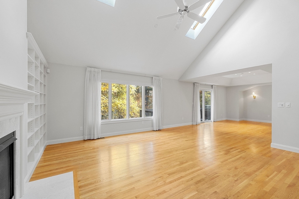 1004 Wisteria Way 1004