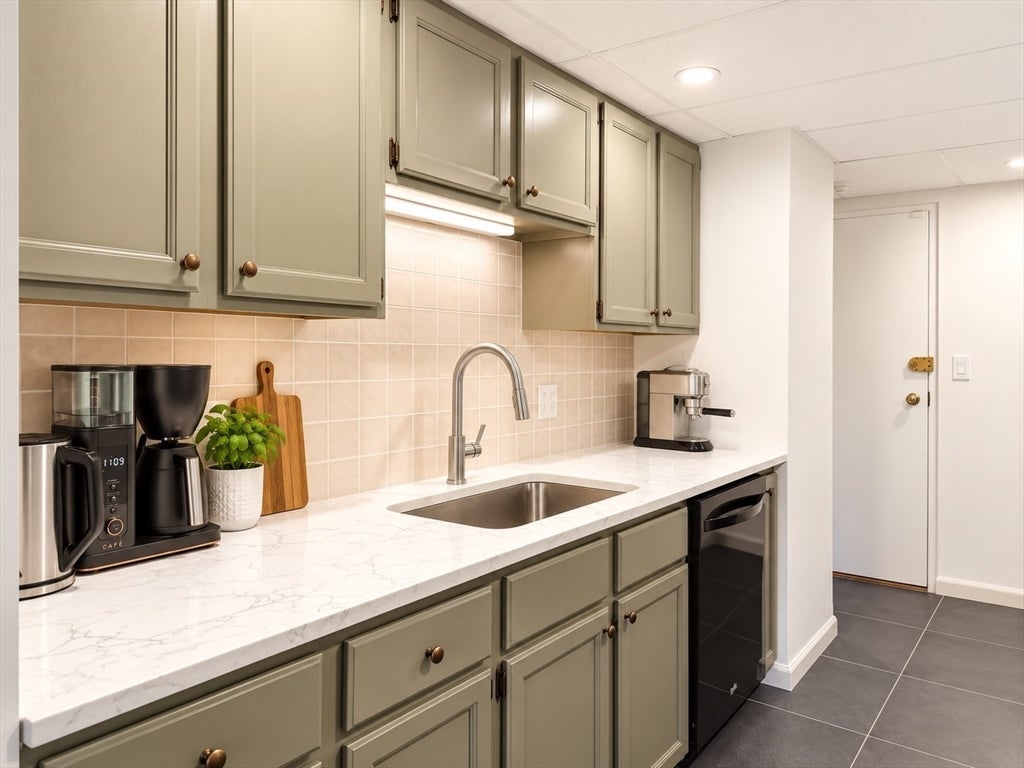 43 Angleside Drive 1