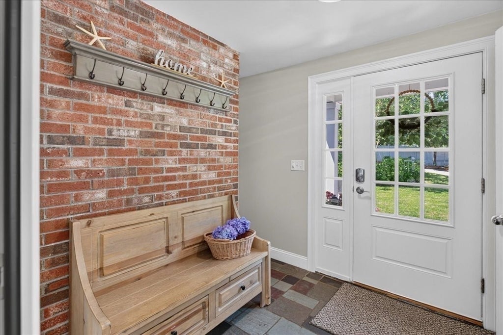 17 Hilltop Dr